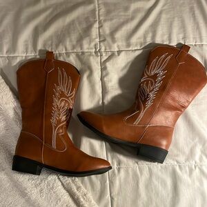 Brown Cowboy Boots with embroidery on the front